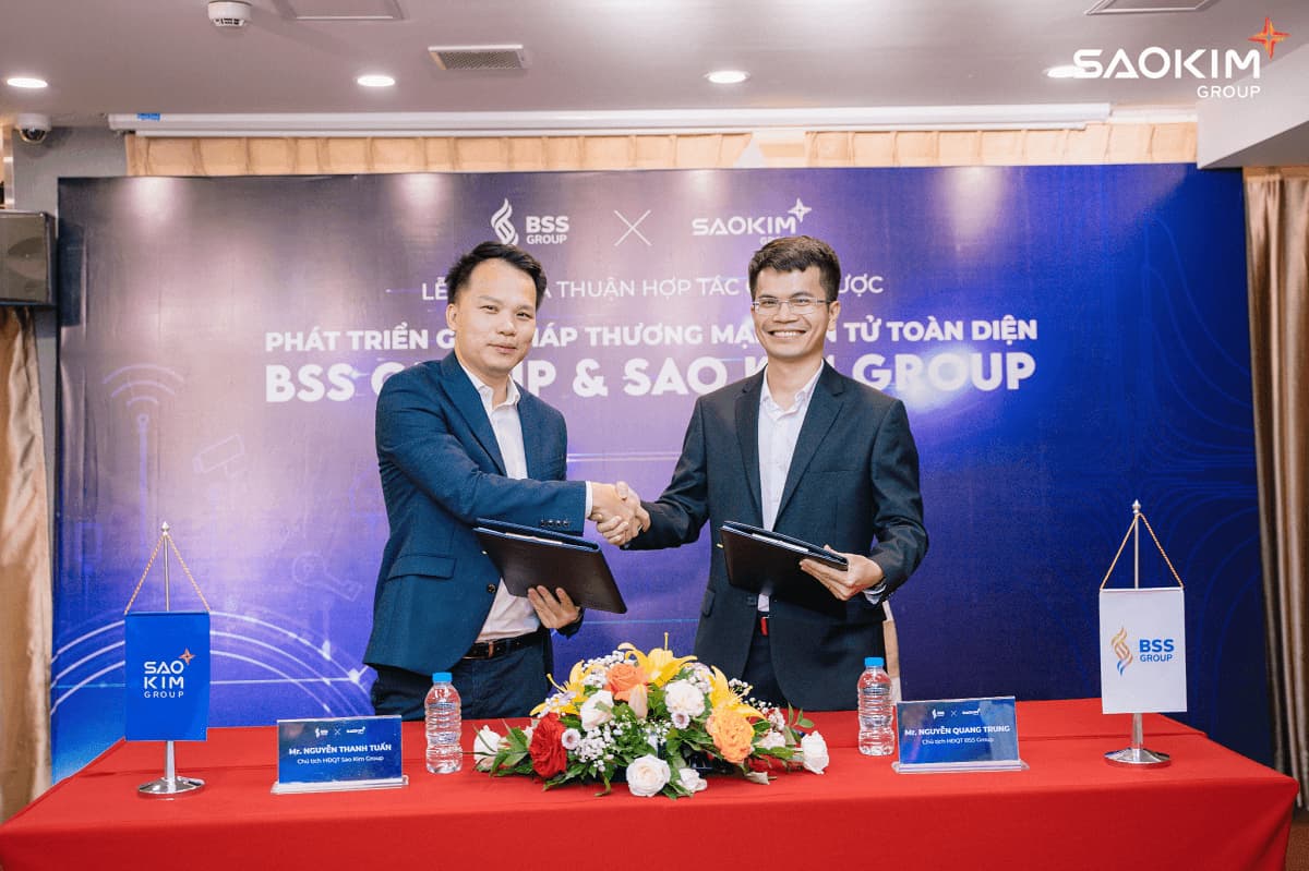 Ông Nguyễn Thanh Tuấn - Chủ tịch HĐQT Sao Kim Group cùng Ông Nguyễn Quang Trung - Chủ tịch HĐQT BSS Group tại buổi lễ ký kết.