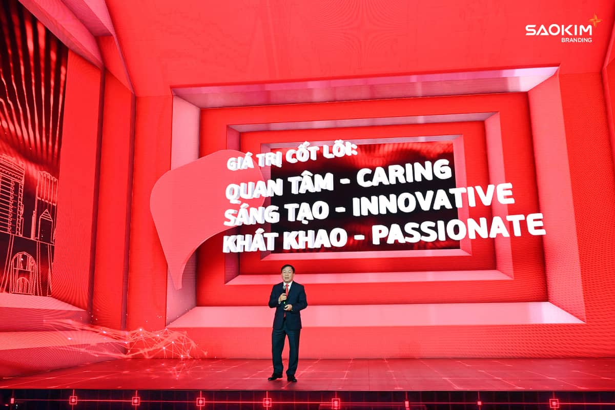 Ra mắt thương hiệu trước công chúng